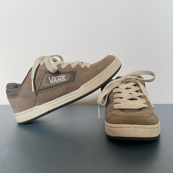 vans churchill sneaker